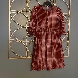 Plaid dress with tied sleeves